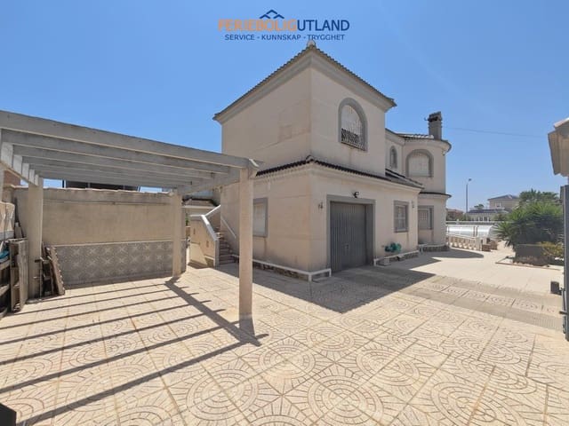 3 bedroom Villa for sale in La Siesta, Torrevieja with pool - € 450,000 (Ref: 10012267)