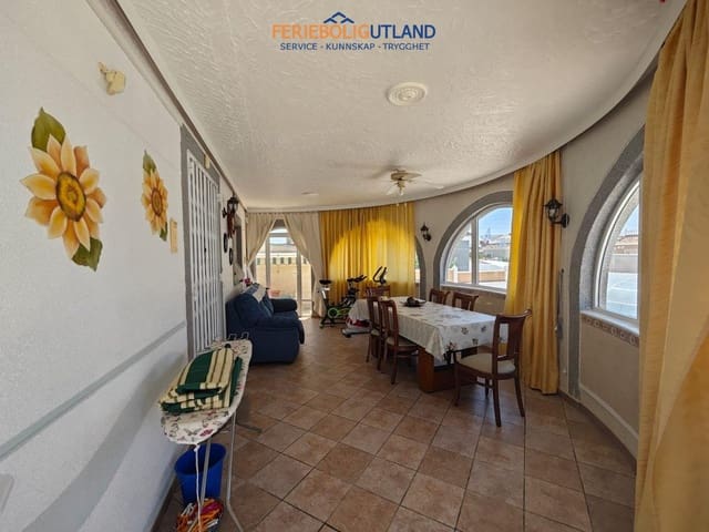 3 bedroom Villa for sale in La Siesta, Torrevieja with pool - € 450,000 (Ref: 10012267)