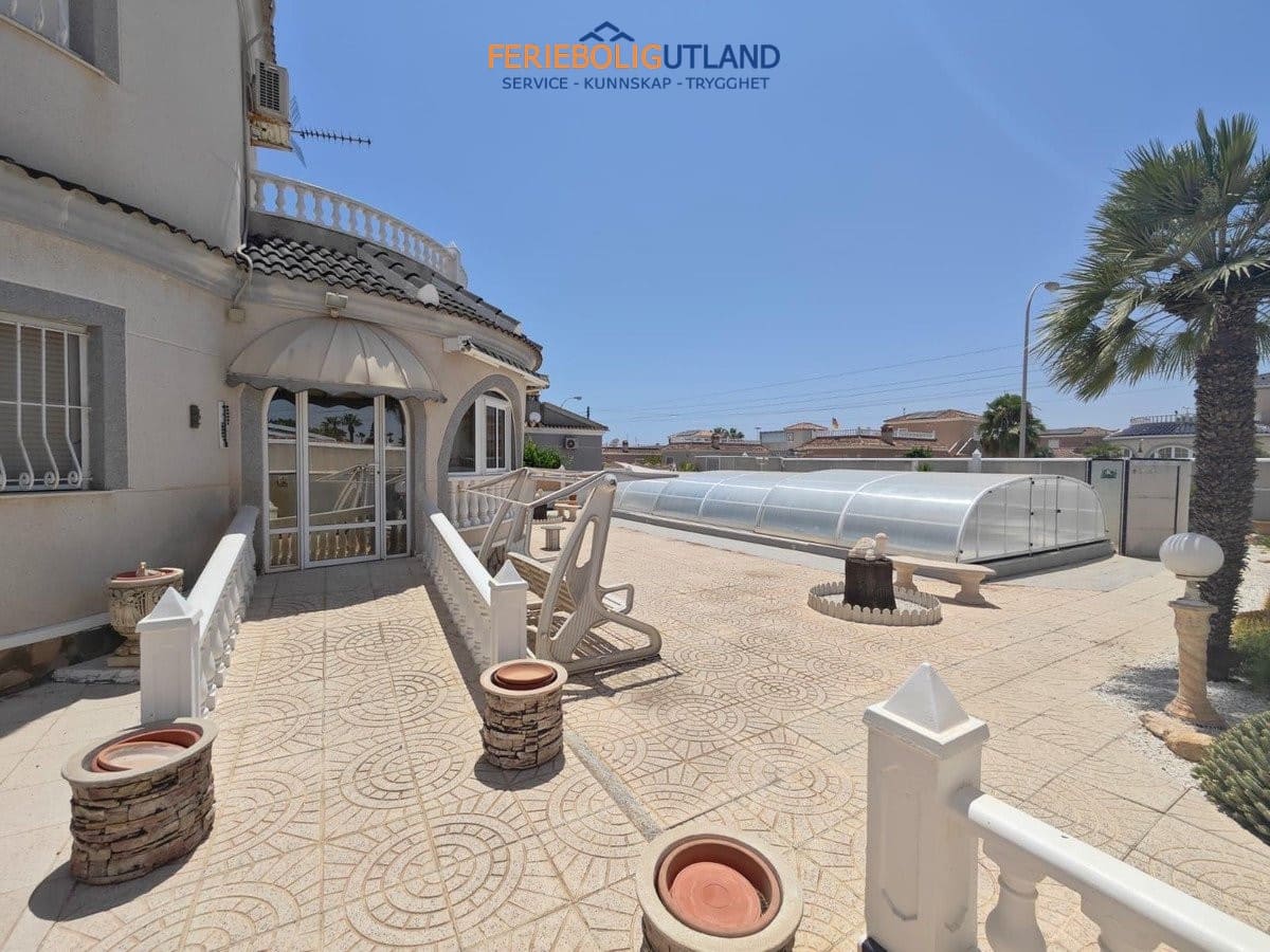 3 bedroom Villa for sale in La Siesta with pool - € 450,000 (Ref: 10012267)