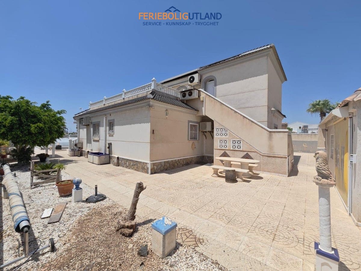 3 bedroom Villa for sale in La Siesta with pool - € 450,000 (Ref: 10012267)