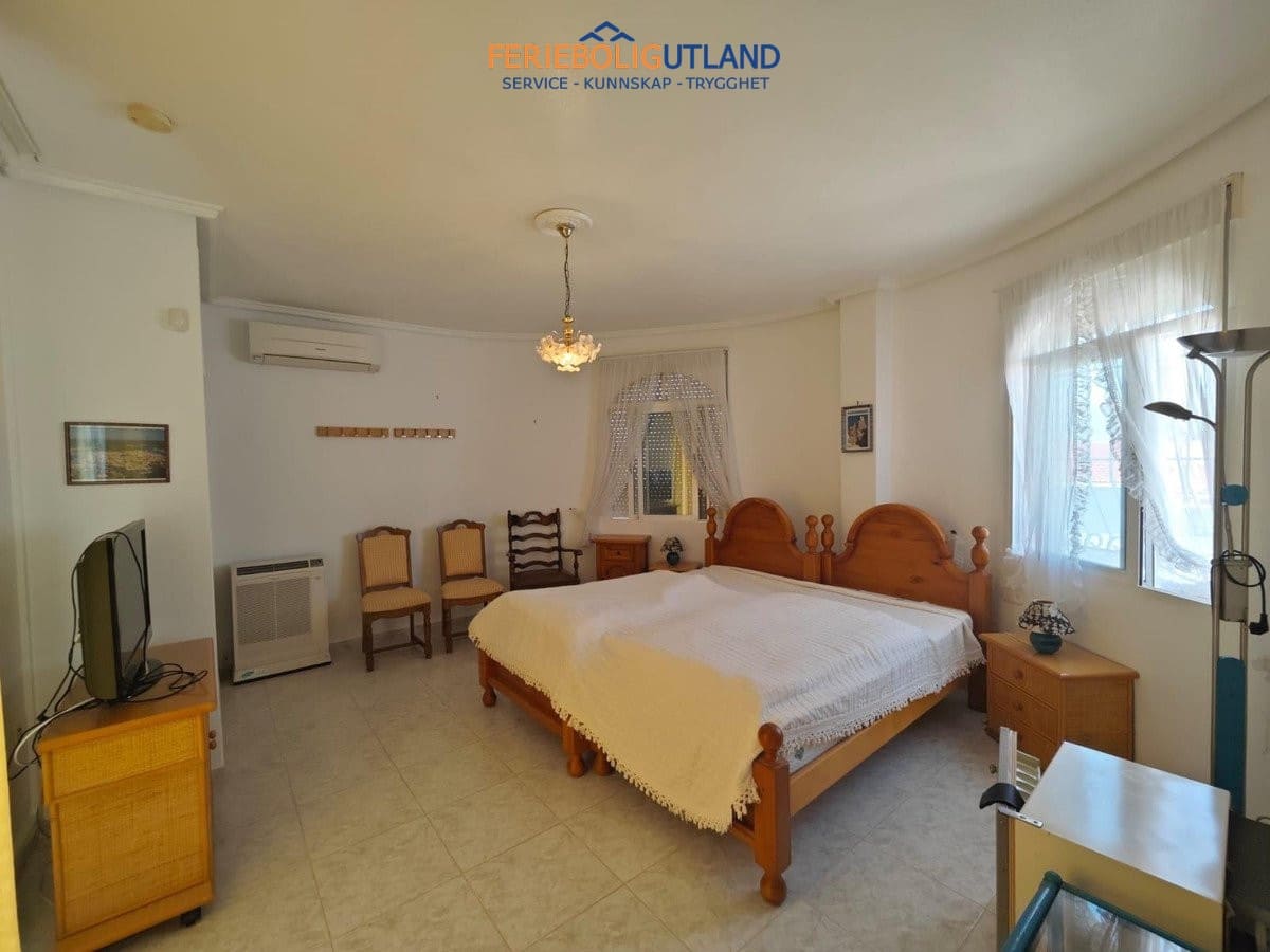 3 bedroom Villa for sale in La Siesta with pool - € 450,000 (Ref: 10012267)