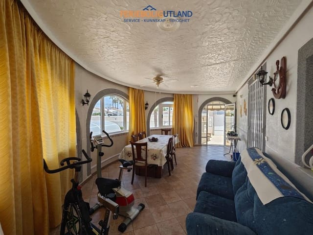 3 bedroom Villa for sale in La Siesta, Torrevieja with pool - € 450,000 (Ref: 10012267)