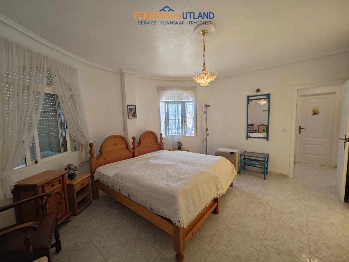 3 bedroom Villa for sale in La Siesta with pool - € 450,000 (Ref: 10012267)