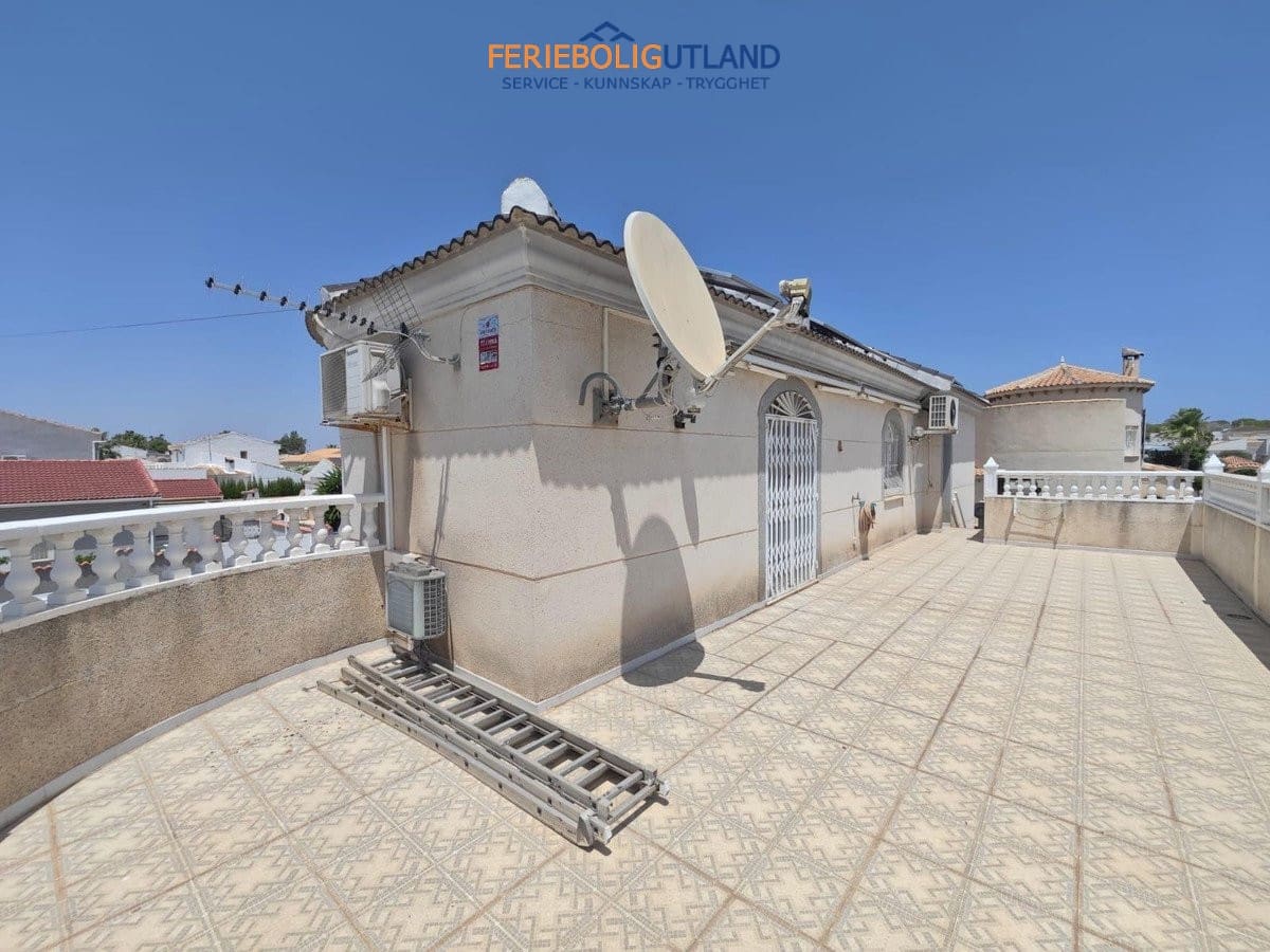 3 bedroom Villa for sale in La Siesta with pool - € 450,000 (Ref: 10012267)