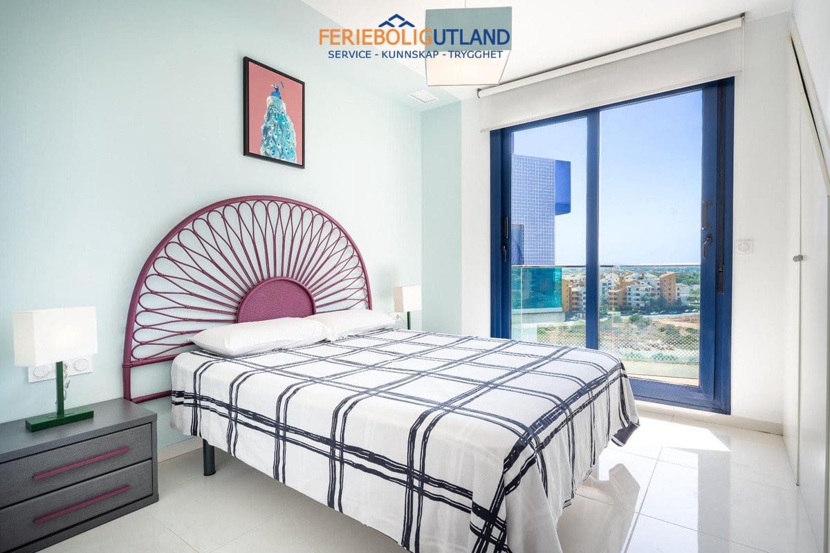 3 sypialnia Penthouse na sprzedaż w Orihuela Costa z basenem garażem - 810 000 € (Ref: 10012268)