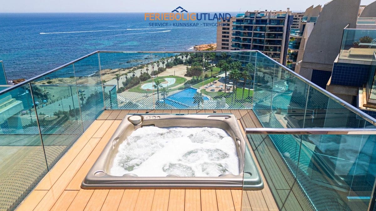 3 sypialnia Penthouse na sprzedaż w Orihuela Costa z basenem garażem - 810 000 € (Ref: 10012268)