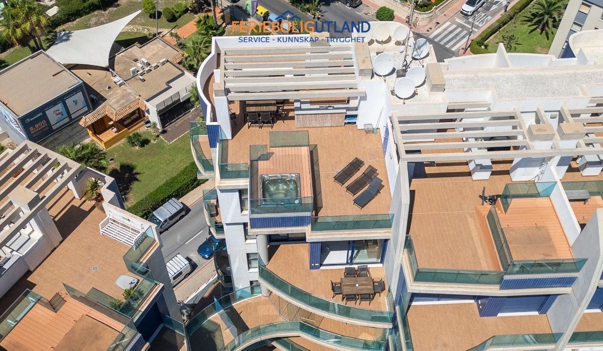 3 sypialnia Penthouse na sprzedaż w Orihuela Costa z basenem garażem - 810 000 € (Ref: 10012268)