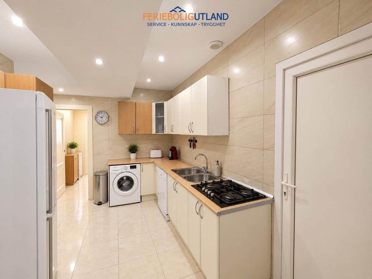 12 Zimmer Villa zu verkaufen in Cabo Roig mit Pool - 1.750.000 € (Ref: 10012273)