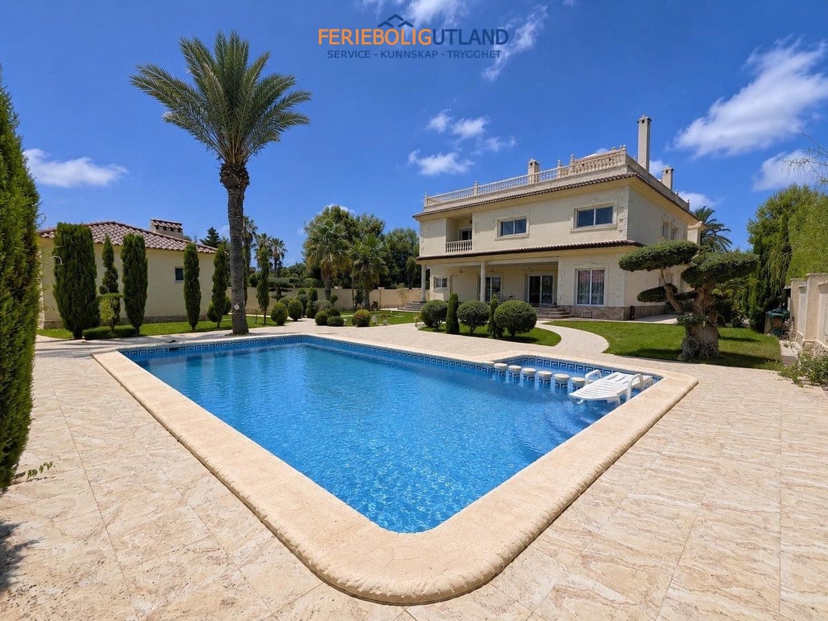 12 Zimmer Villa zu verkaufen in Cabo Roig mit Pool - 1.750.000 € (Ref: 10012273)