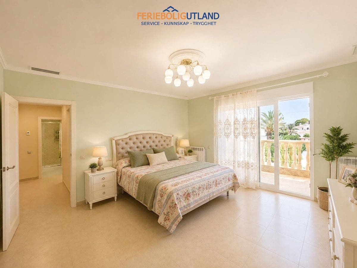 12 Zimmer Villa zu verkaufen in Cabo Roig mit Pool - 1.750.000 € (Ref: 10012273)