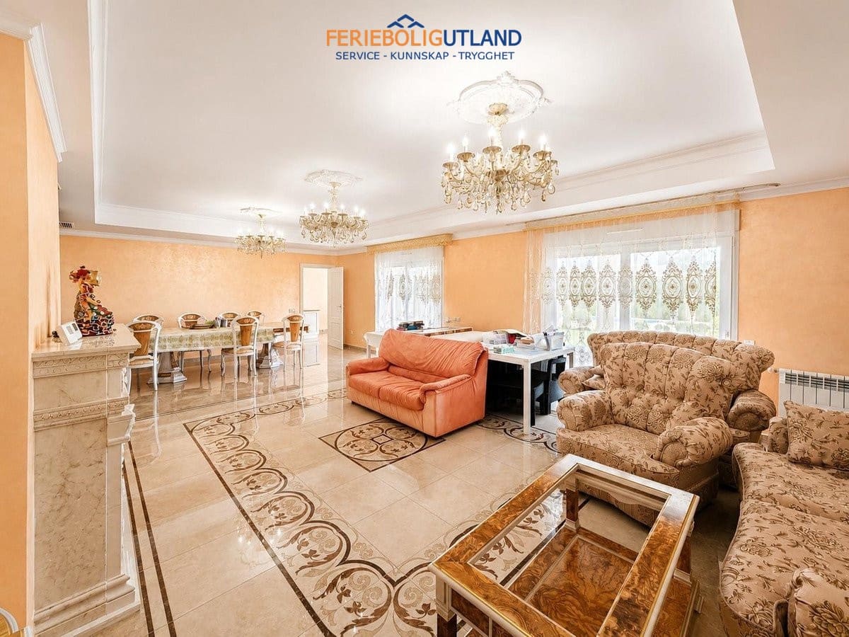 12 Zimmer Villa zu verkaufen in Cabo Roig mit Pool - 1.750.000 € (Ref: 10012273)