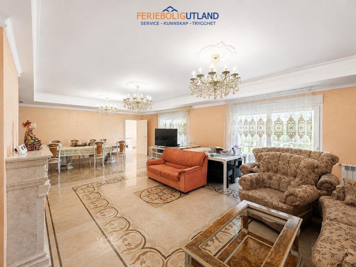 12 Zimmer Villa zu verkaufen in Cabo Roig mit Pool - 1.750.000 € (Ref: 10012273)