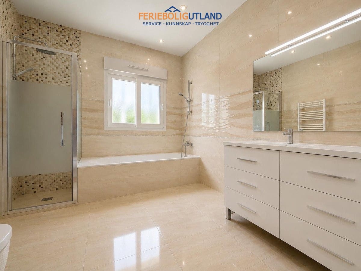 12 Zimmer Villa zu verkaufen in Cabo Roig mit Pool - 1.750.000 € (Ref: 10012273)