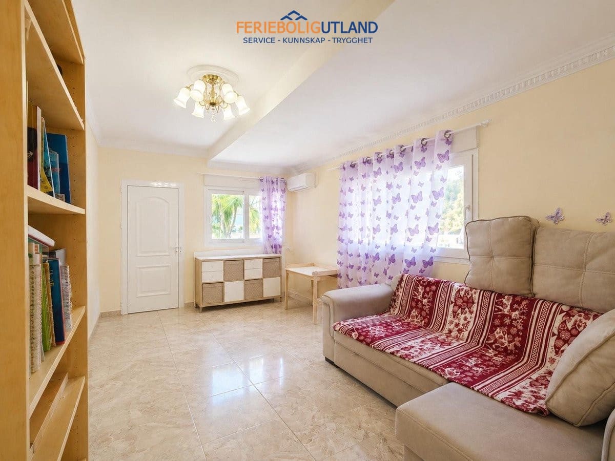 12 Zimmer Villa zu verkaufen in Cabo Roig mit Pool - 1.750.000 € (Ref: 10012273)