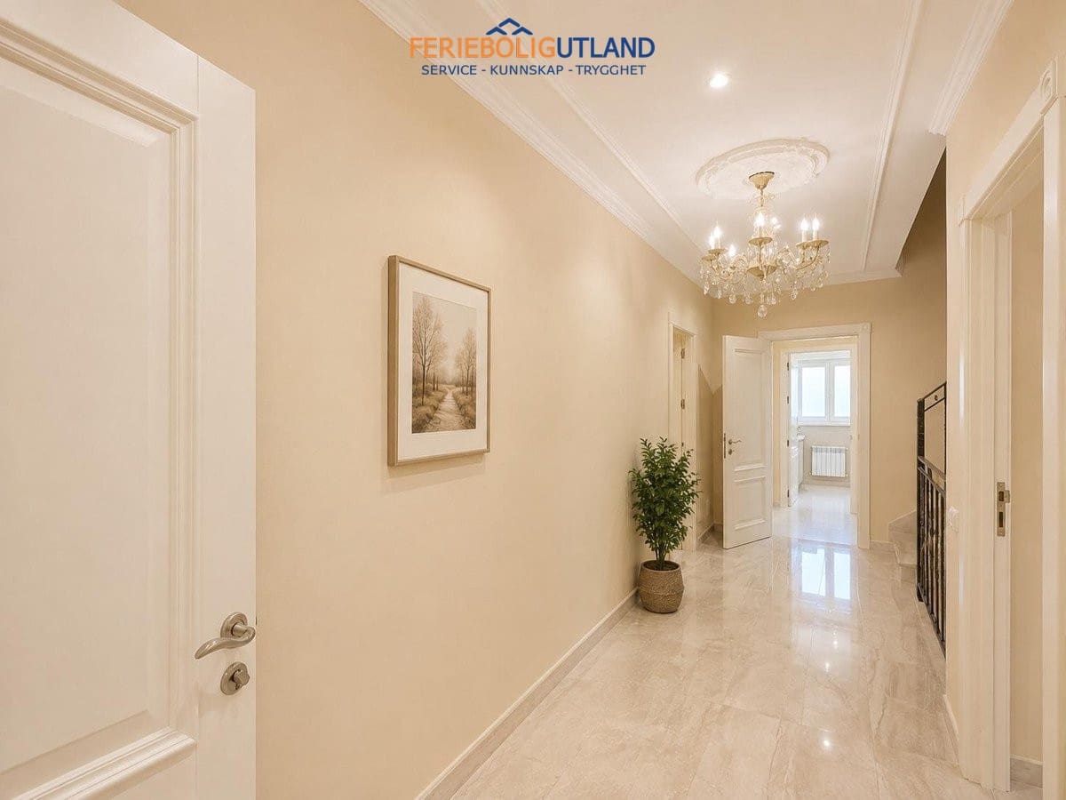 12 Zimmer Villa zu verkaufen in Cabo Roig mit Pool - 1.750.000 € (Ref: 10012273)