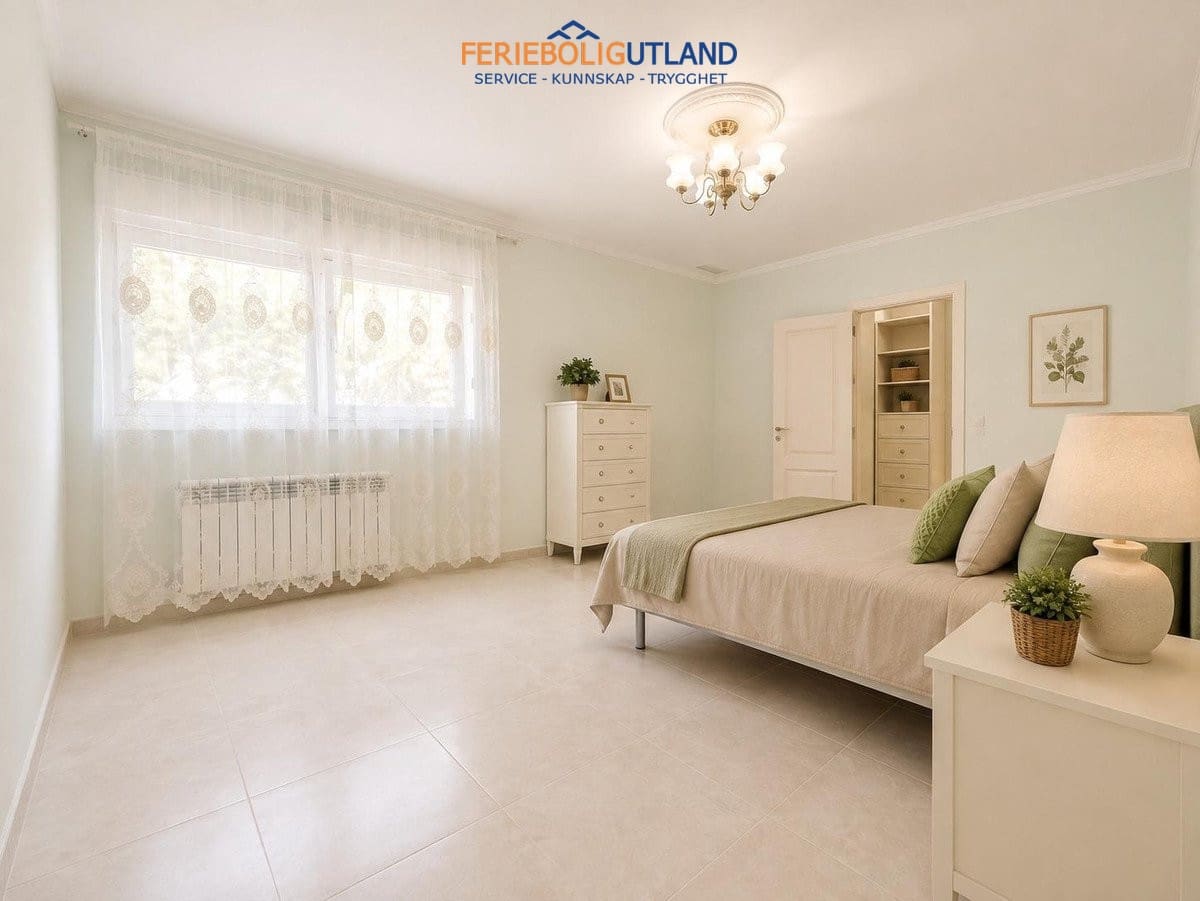 12 Zimmer Villa zu verkaufen in Cabo Roig mit Pool - 1.750.000 € (Ref: 10012273)