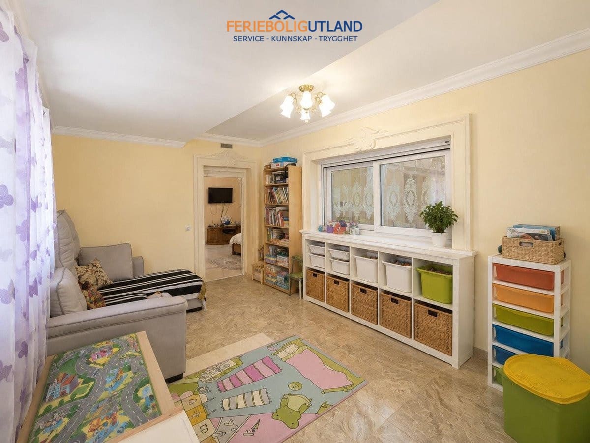 12 Zimmer Villa zu verkaufen in Cabo Roig mit Pool - 1.750.000 € (Ref: 10012273)