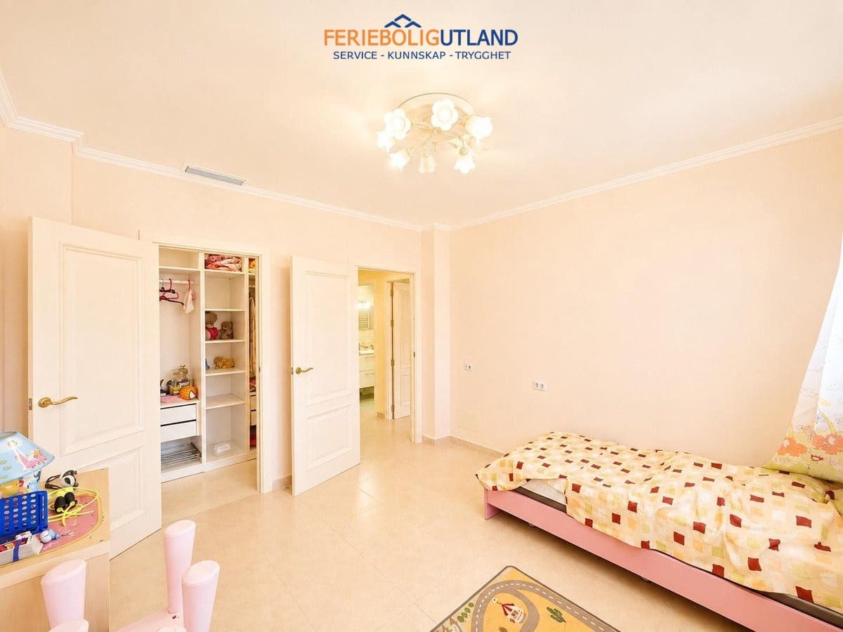 12 Zimmer Villa zu verkaufen in Cabo Roig mit Pool - 1.750.000 € (Ref: 10012273)