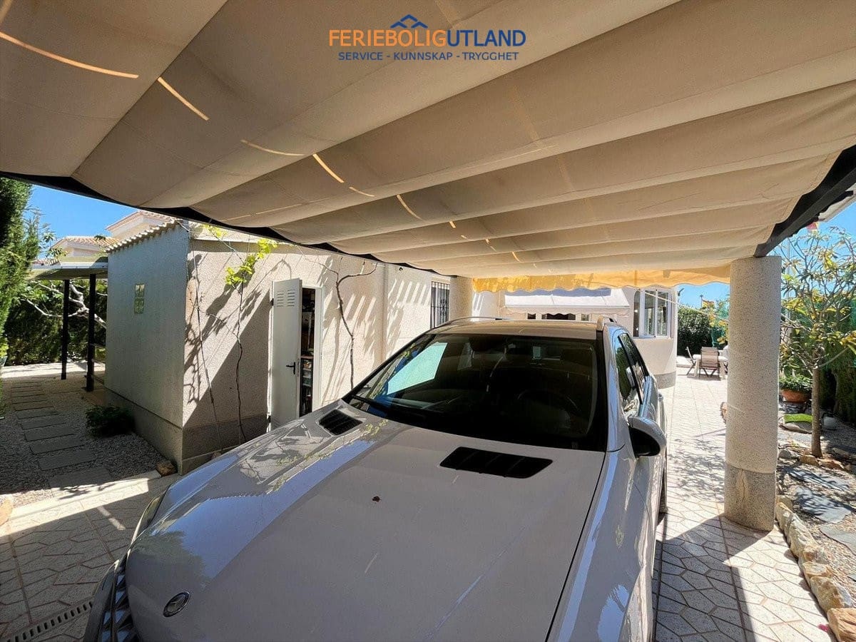 3 slaapkamer Villa te koop in Playa Flamenca met zwembad garage - € 555.000 (Ref: 10012478)