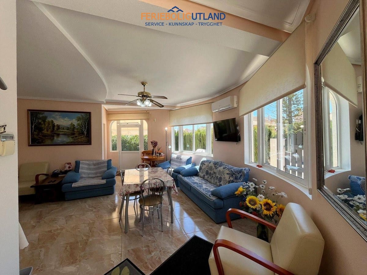 3 slaapkamer Villa te koop in Playa Flamenca met zwembad garage - € 555.000 (Ref: 10012478)