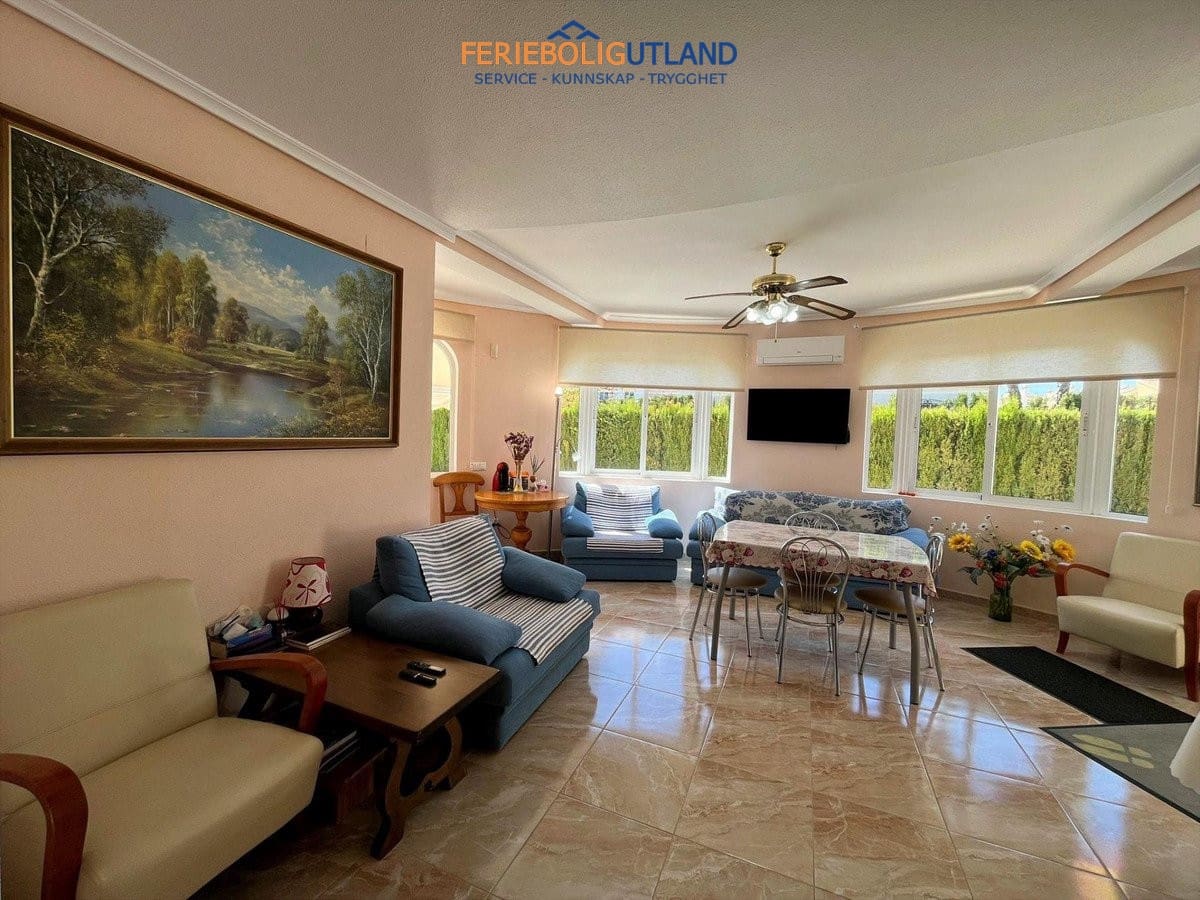 3 slaapkamer Villa te koop in Playa Flamenca met zwembad garage - € 555.000 (Ref: 10012478)