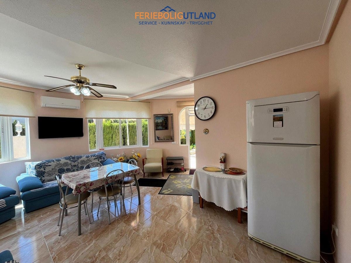 3 slaapkamer Villa te koop in Playa Flamenca met zwembad garage - € 555.000 (Ref: 10012478)