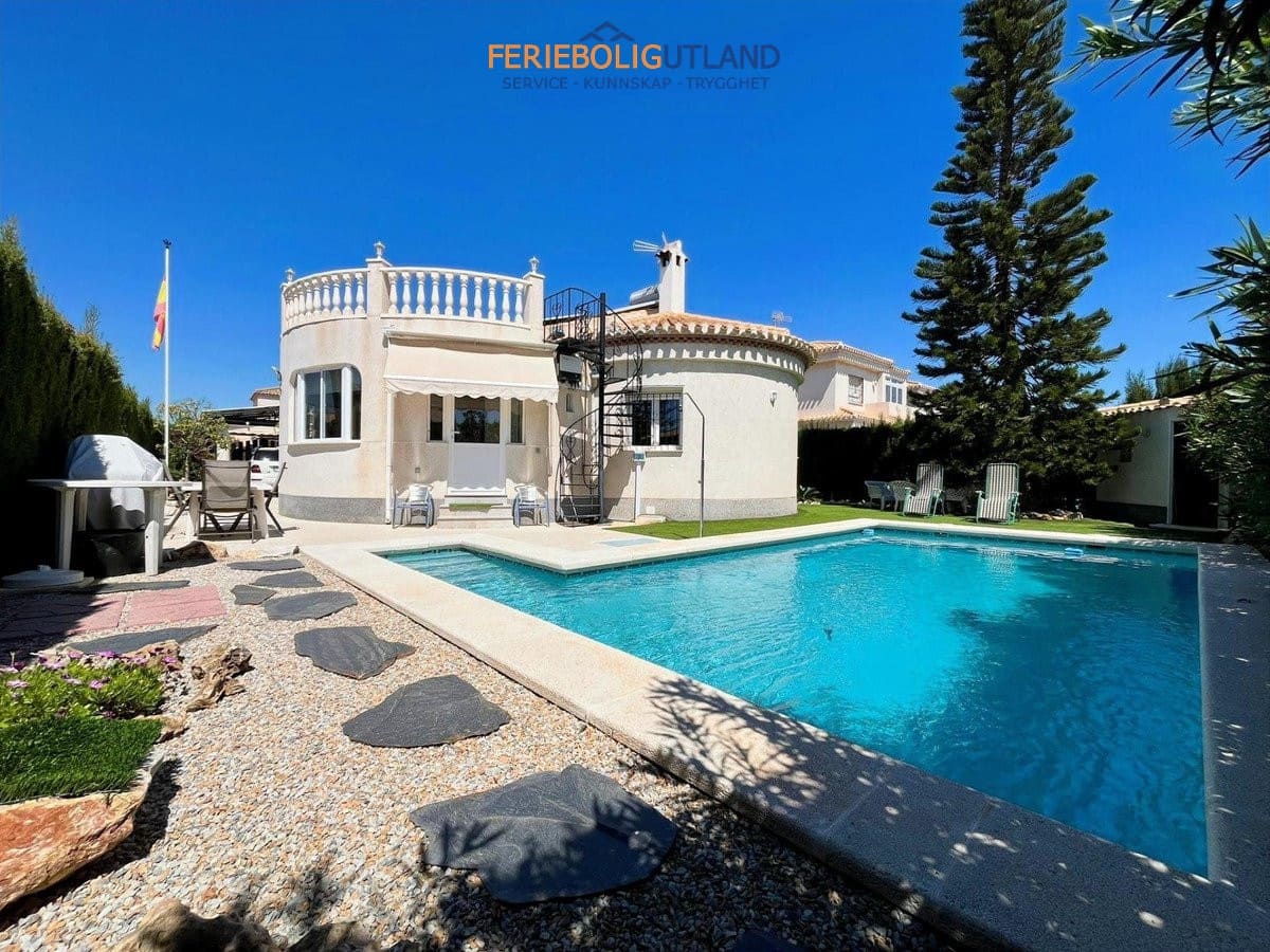 3 slaapkamer Villa te koop in Playa Flamenca met zwembad garage - € 555.000 (Ref: 10012478)