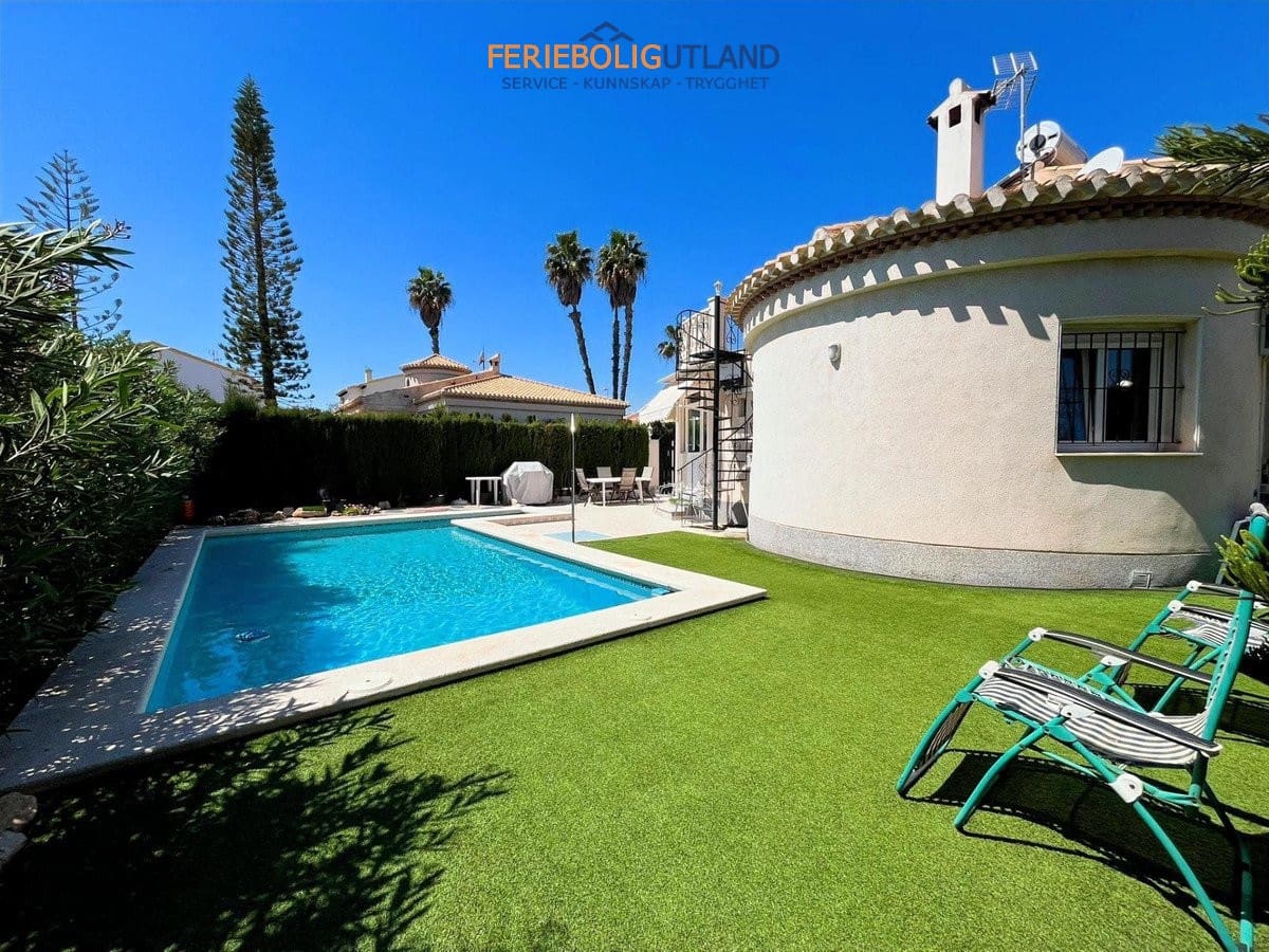 3 slaapkamer Villa te koop in Playa Flamenca met zwembad garage - € 555.000 (Ref: 10012478)
