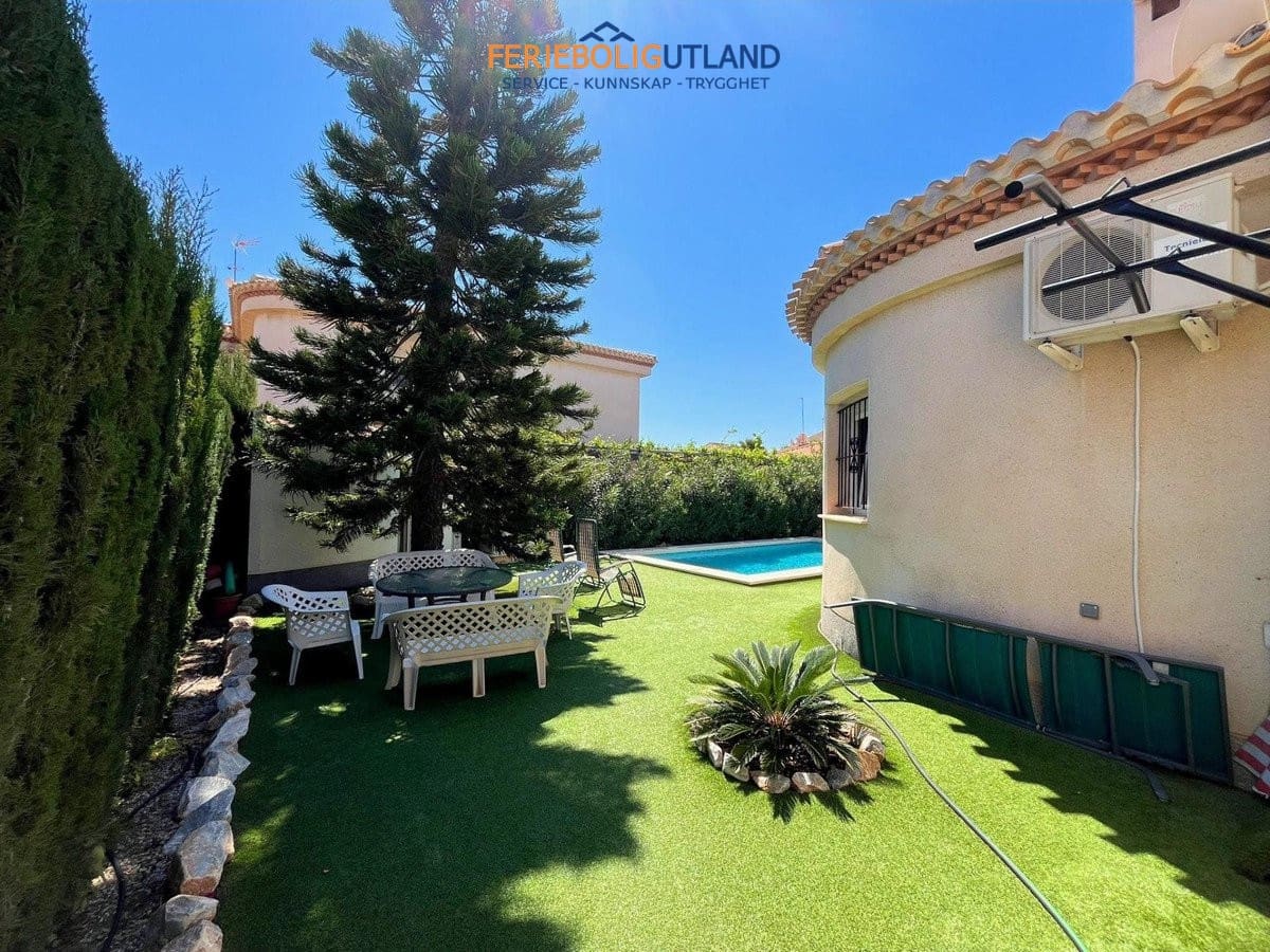 3 slaapkamer Villa te koop in Playa Flamenca met zwembad garage - € 555.000 (Ref: 10012478)