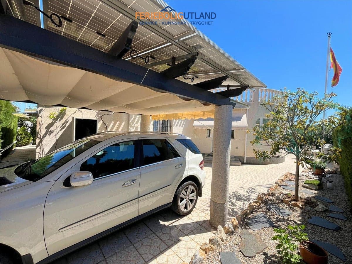 3 slaapkamer Villa te koop in Playa Flamenca met zwembad garage - € 555.000 (Ref: 10012478)