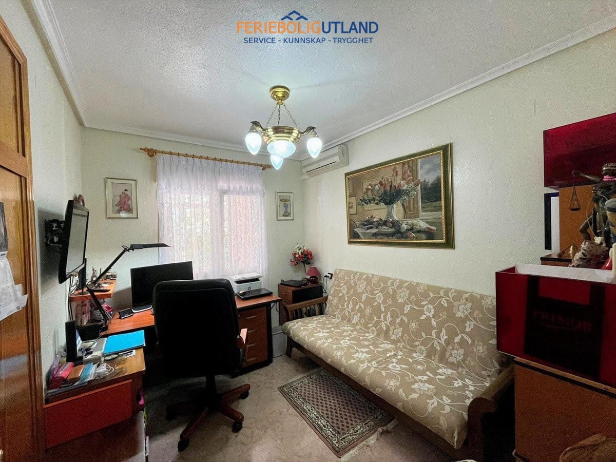 3 slaapkamer Villa te koop in Playa Flamenca met zwembad garage - € 555.000 (Ref: 10012478)