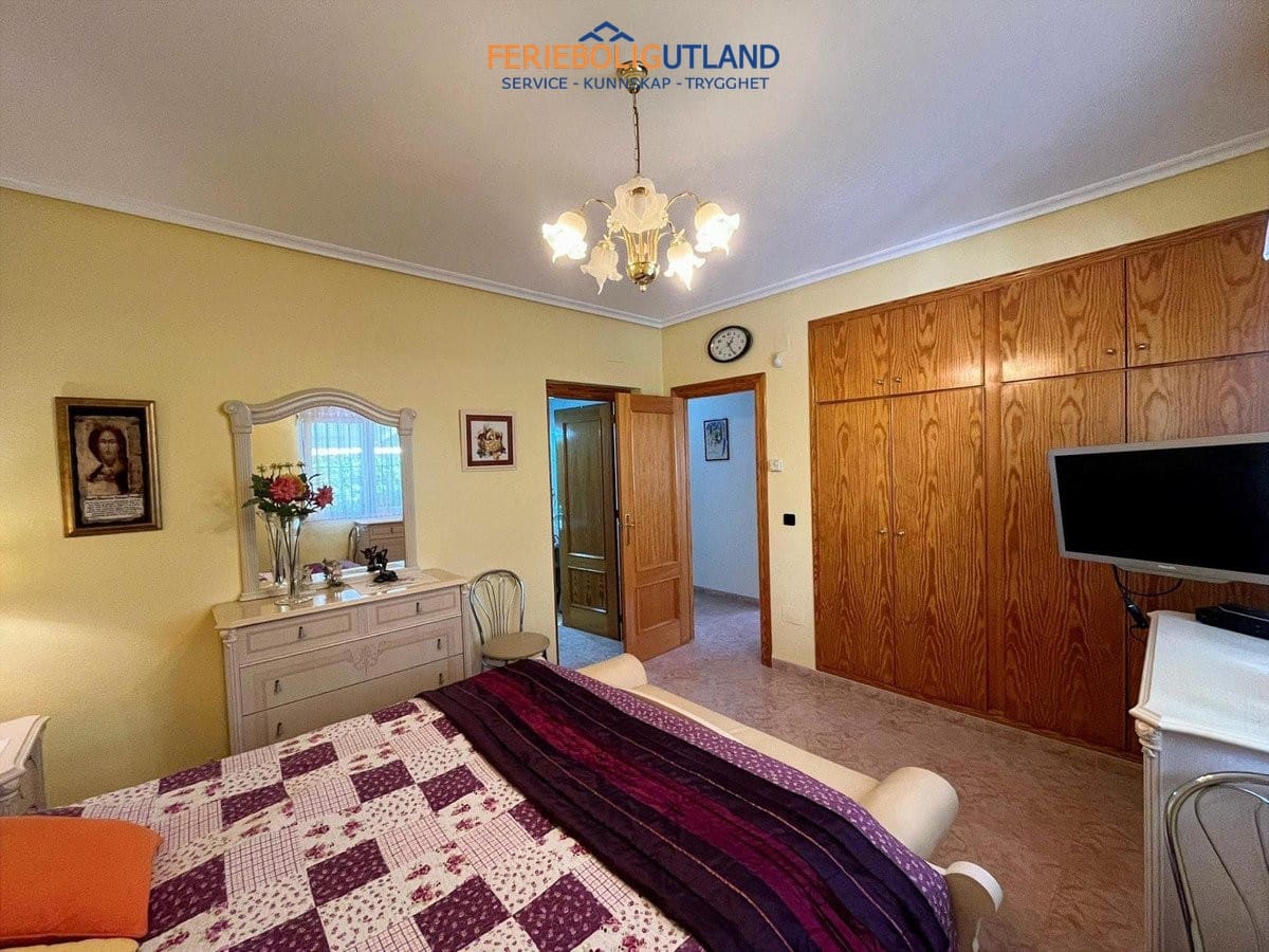 3 slaapkamer Villa te koop in Playa Flamenca met zwembad garage - € 555.000 (Ref: 10012478)