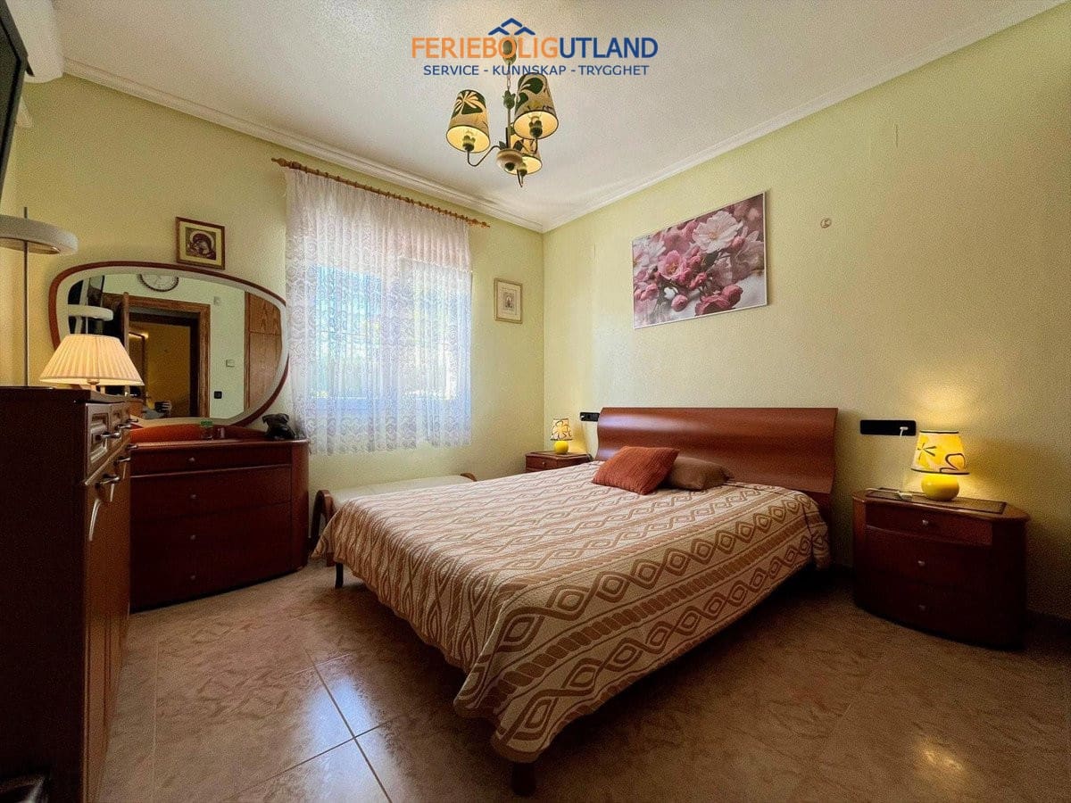 3 slaapkamer Villa te koop in Playa Flamenca met zwembad garage - € 555.000 (Ref: 10012478)