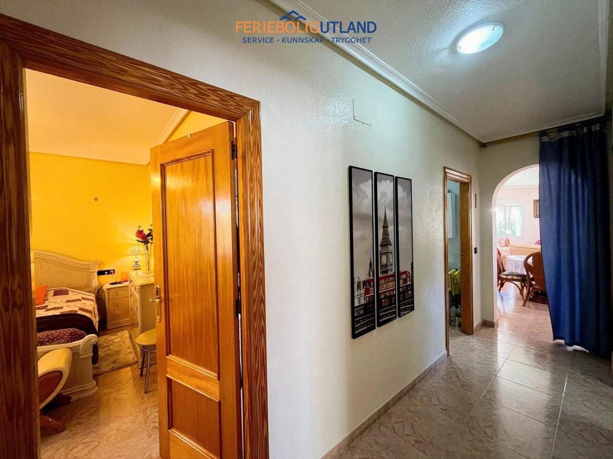 3 slaapkamer Villa te koop in Playa Flamenca met zwembad garage - € 555.000 (Ref: 10012478)