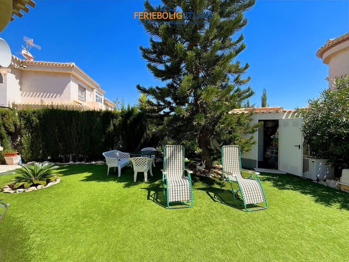 3 slaapkamer Villa te koop in Playa Flamenca met zwembad garage - € 555.000 (Ref: 10012478)