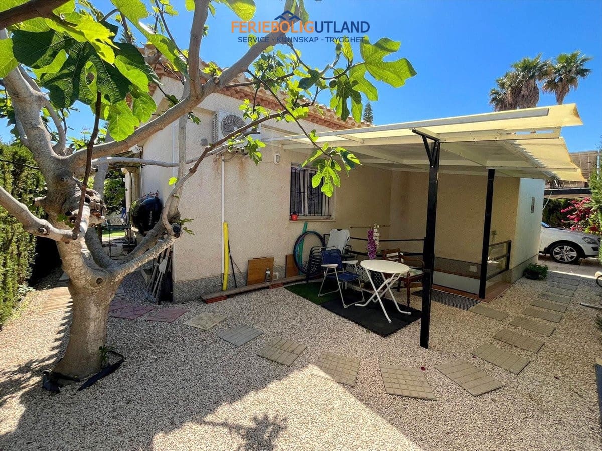 3 slaapkamer Villa te koop in Playa Flamenca met zwembad garage - € 555.000 (Ref: 10012478)