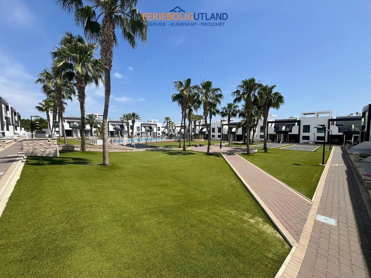 2 bedroom Bungalow for sale in La Zenia with pool garage - € 267,000 (Ref: 10012479)