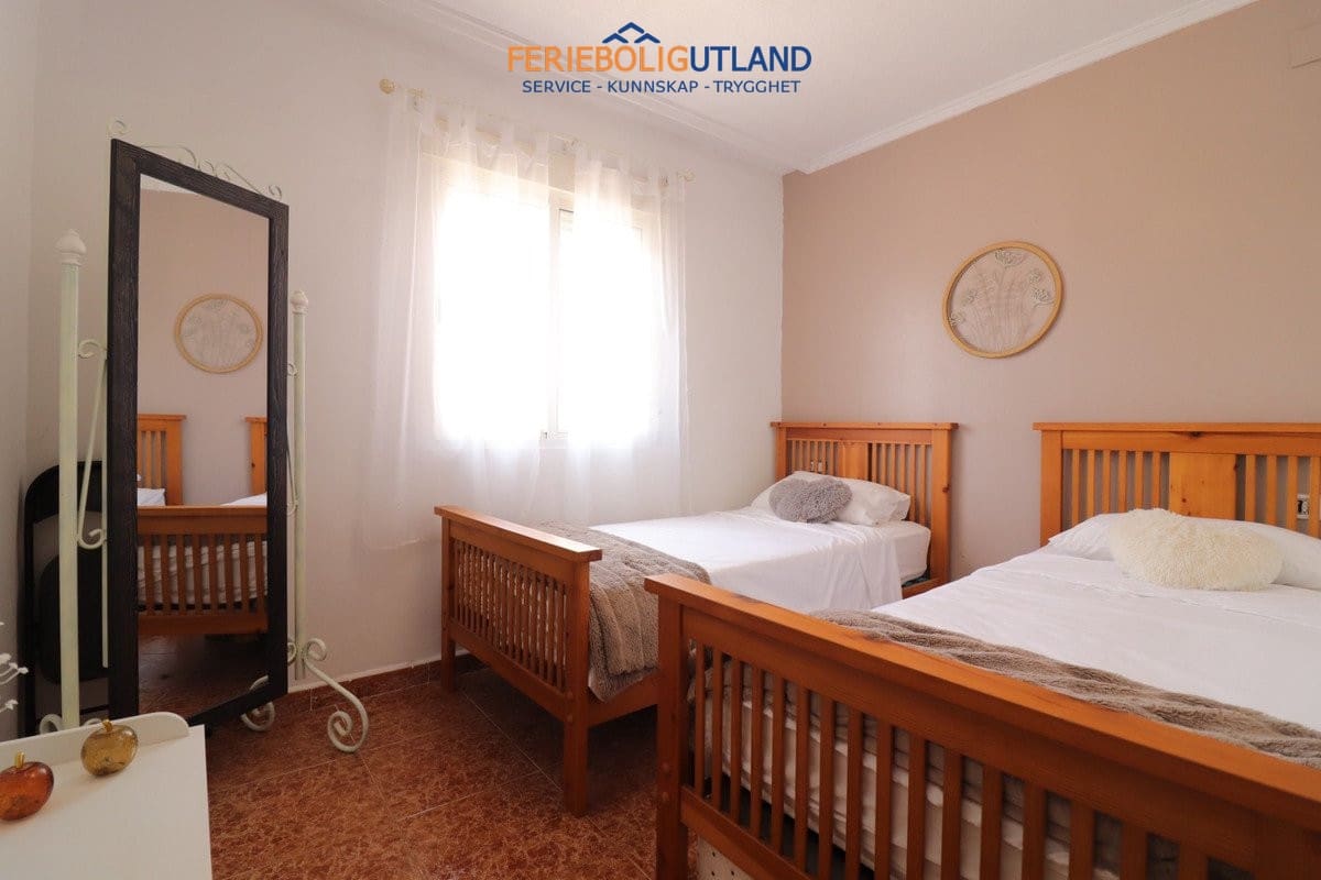 4 sypialnia Dom blizniak na sprzedaż w Benijofar z basenem garażem - 369 950 € (Ref: 10012558)