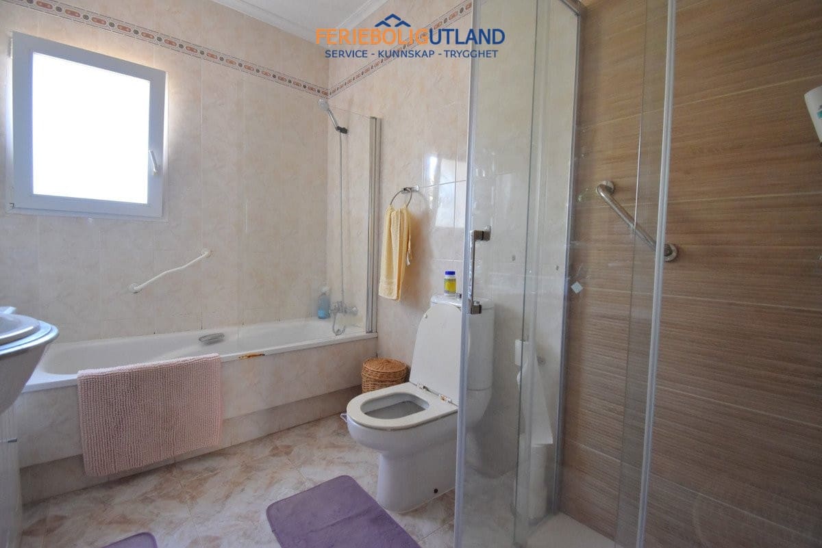 4 slaapkamer Huis te koop in Playa Flamenca met zwembad garage - € 290.000 (Ref: 10012567)