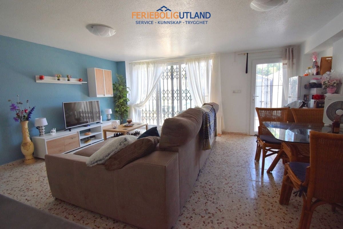 4 slaapkamer Huis te koop in Playa Flamenca met zwembad garage - € 290.000 (Ref: 10012567)