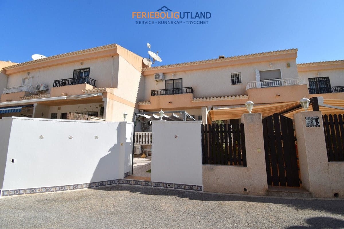 4 slaapkamer Huis te koop in Playa Flamenca met zwembad garage - € 290.000 (Ref: 10012567)
