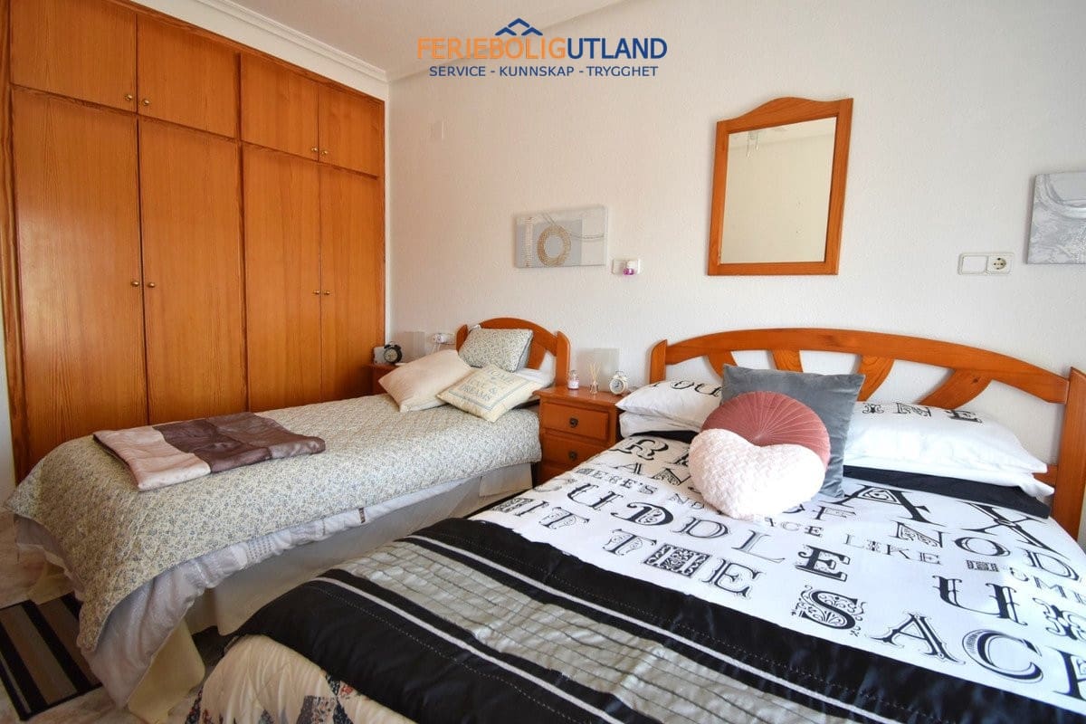 4 slaapkamer Huis te koop in Playa Flamenca met zwembad garage - € 290.000 (Ref: 10012567)
