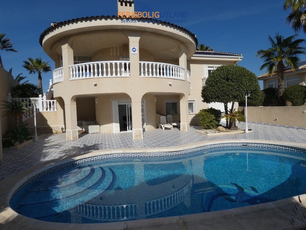 4 bedroom Villa for sale in Ciudad Quesada with pool garage - € 649,000 (Ref: 10012568)
