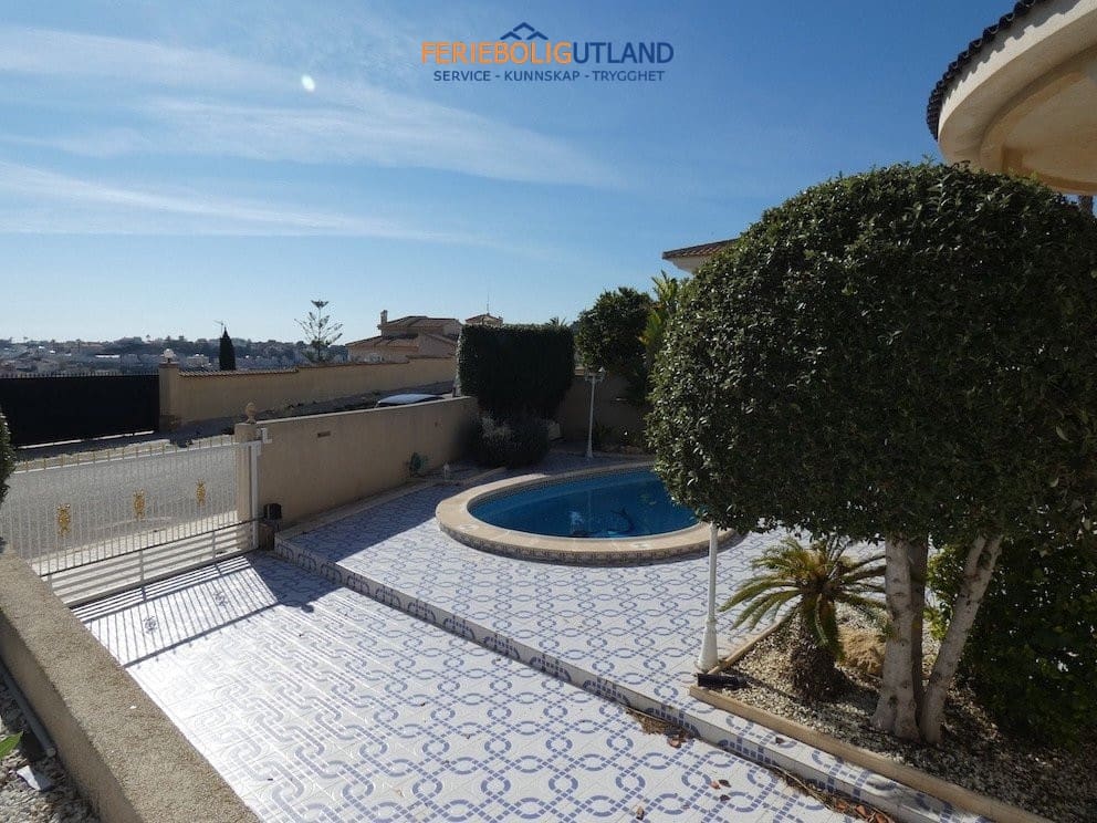 4 bedroom Villa for sale in Ciudad Quesada with pool garage - € 649,000 (Ref: 10012568)