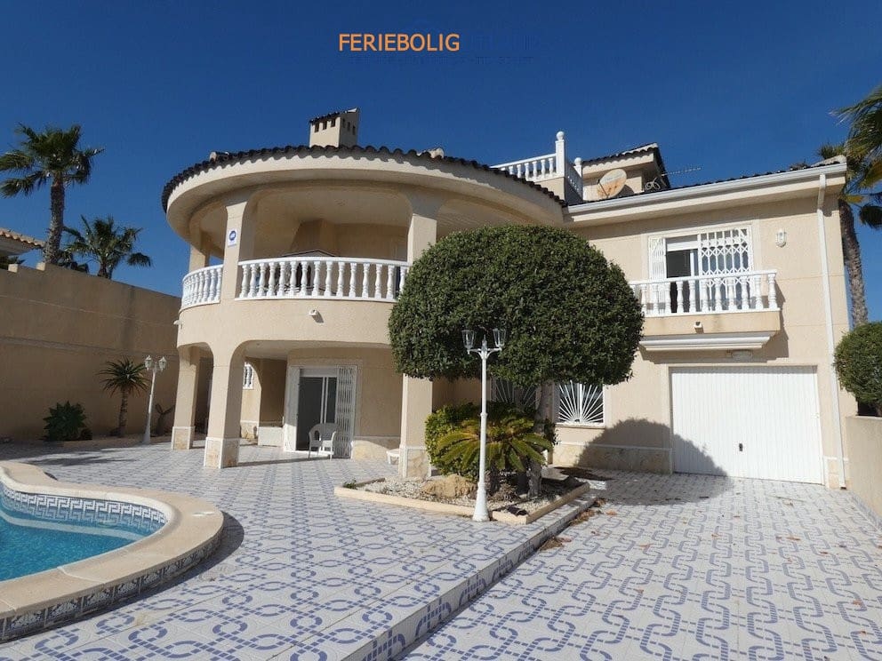 4 bedroom Villa for sale in Ciudad Quesada with pool garage - € 649,000 (Ref: 10012568)