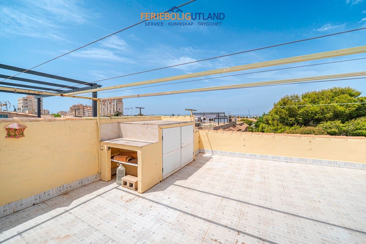 2 soverom Leilighet til salgs i Torrevieja med svømmebasseng garasje - € 129 000 (Ref: 10015844)