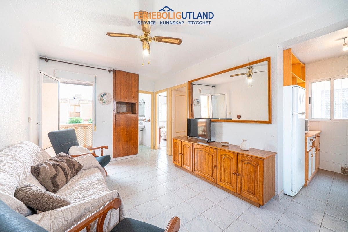 2 soverom Leilighet til salgs i Torrevieja med svømmebasseng garasje - € 129 000 (Ref: 10015844)