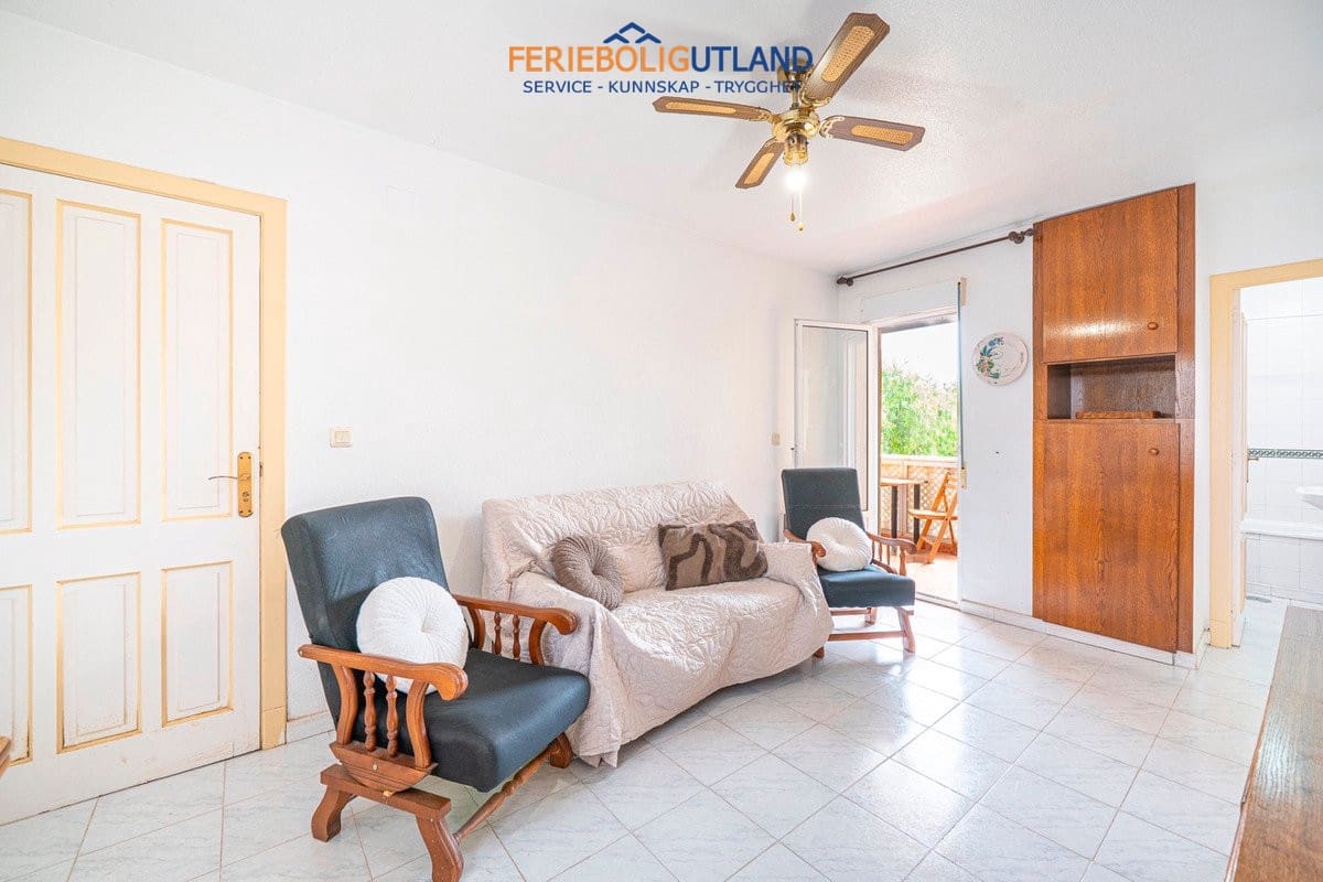 2 soverom Leilighet til salgs i Torrevieja med svømmebasseng garasje - € 129 000 (Ref: 10015844)