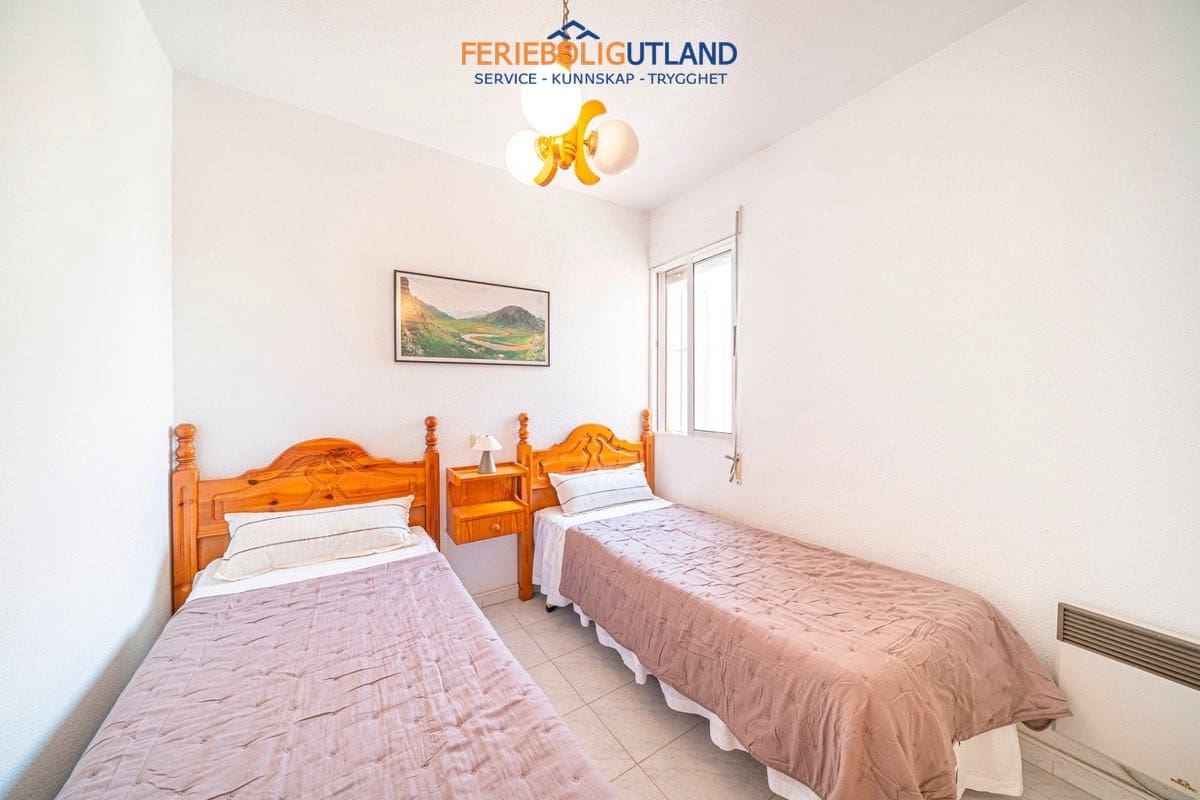 2 soverom Leilighet til salgs i Torrevieja med svømmebasseng garasje - € 129 000 (Ref: 10015844)