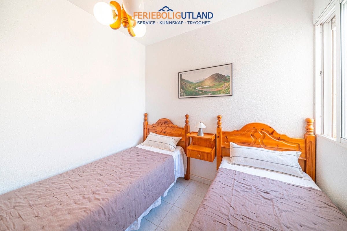 2 soverom Leilighet til salgs i Torrevieja med svømmebasseng garasje - € 129 000 (Ref: 10015844)